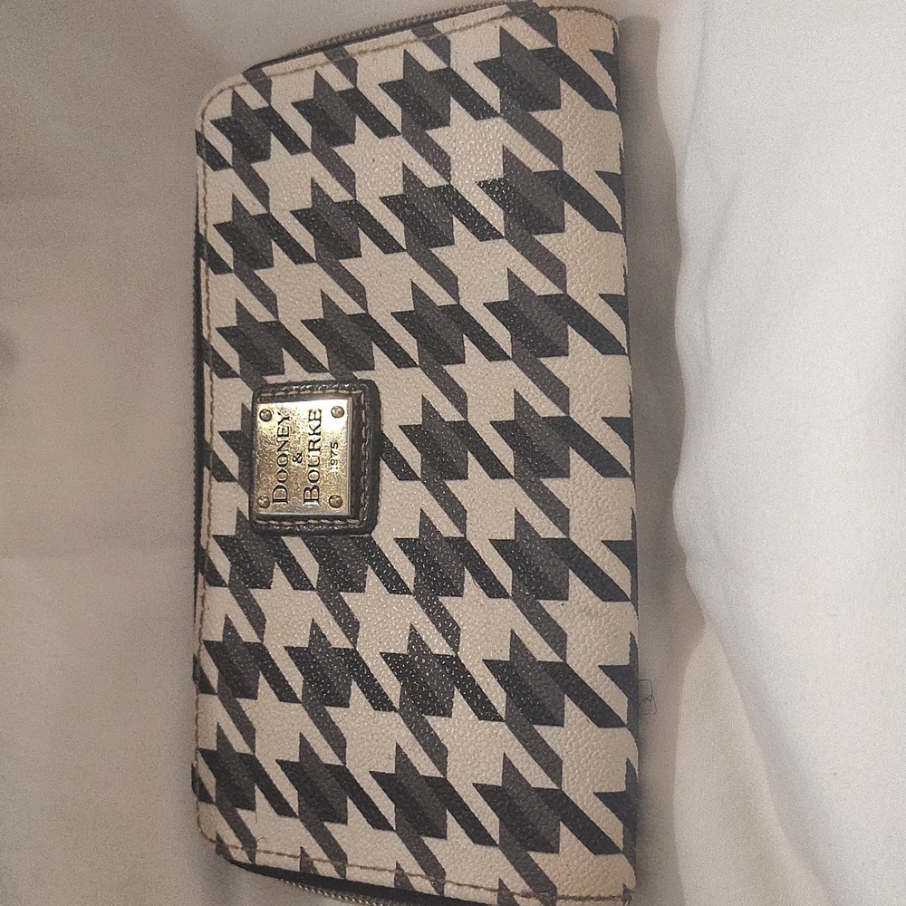 Dooney & Bourke Black and Cream Houndstooth Wallet